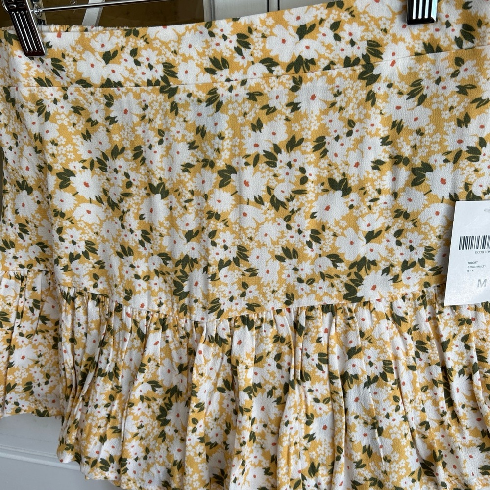 Forever 21 NWT Floral Yellow Skort size M